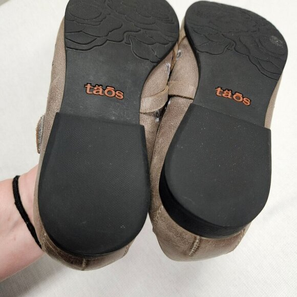 Taos WISH Women's Embroidered Mary Jane Flats Size‎ 7 US / 38 EU Taupe Suede - Picture 7 of 15